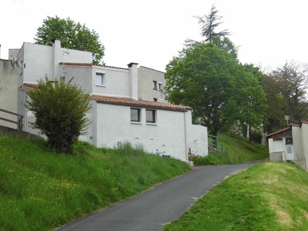 Villa Joli petit T2 calme au bord de leau à Vieille-Brioude Extérieur photo