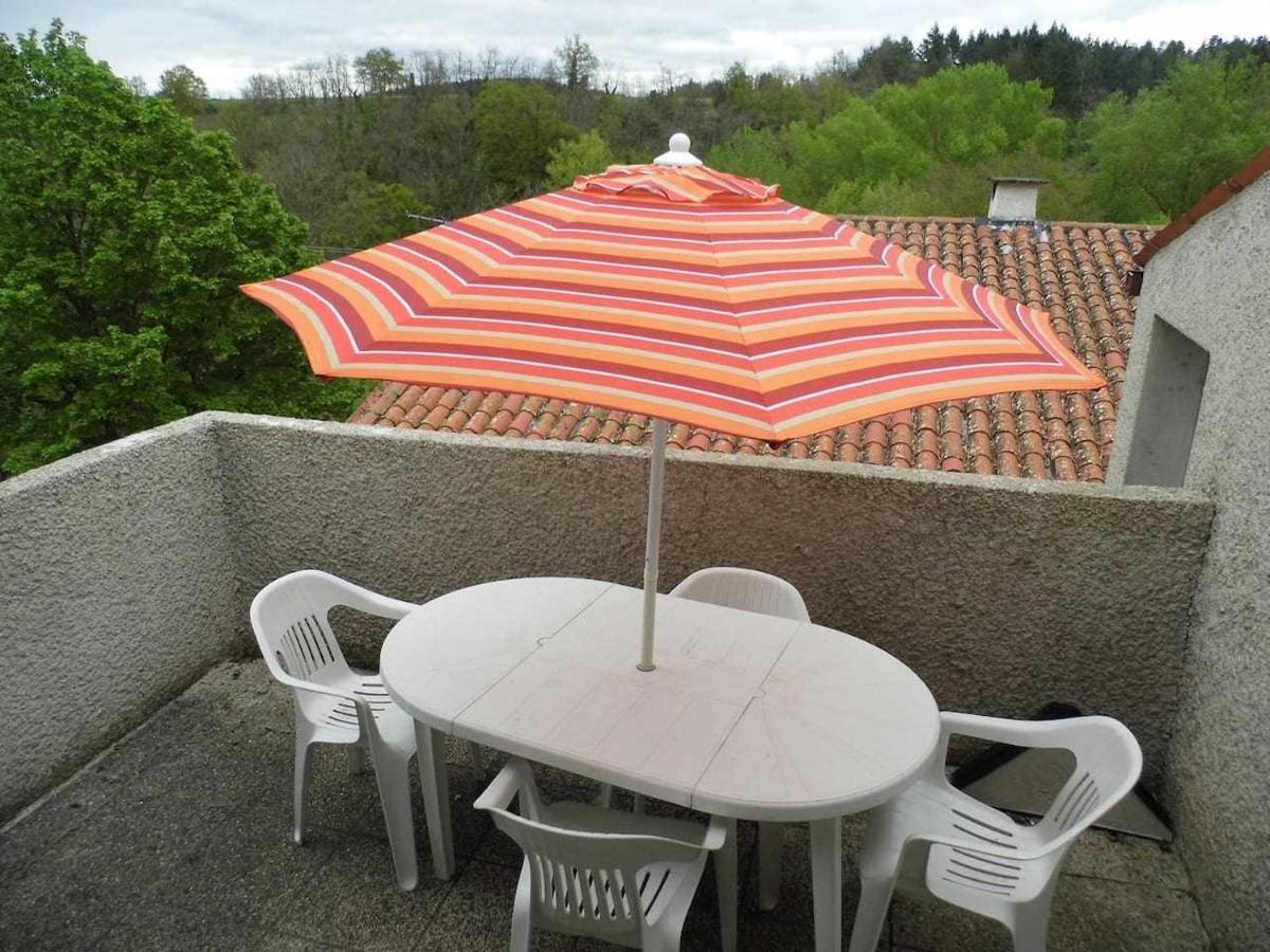 Villa Joli petit T2 calme au bord de leau à Vieille-Brioude Extérieur photo