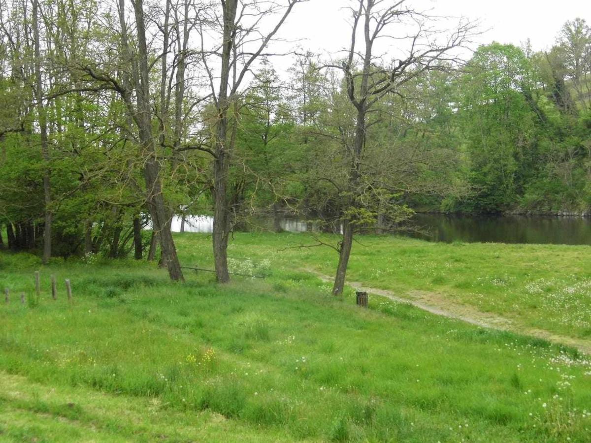 Villa Joli petit T2 calme au bord de leau à Vieille-Brioude Extérieur photo